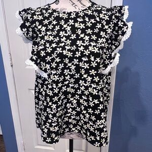 Floral lace and Ruffle Sleeve Top - Black and White cottagecore coquette daisy